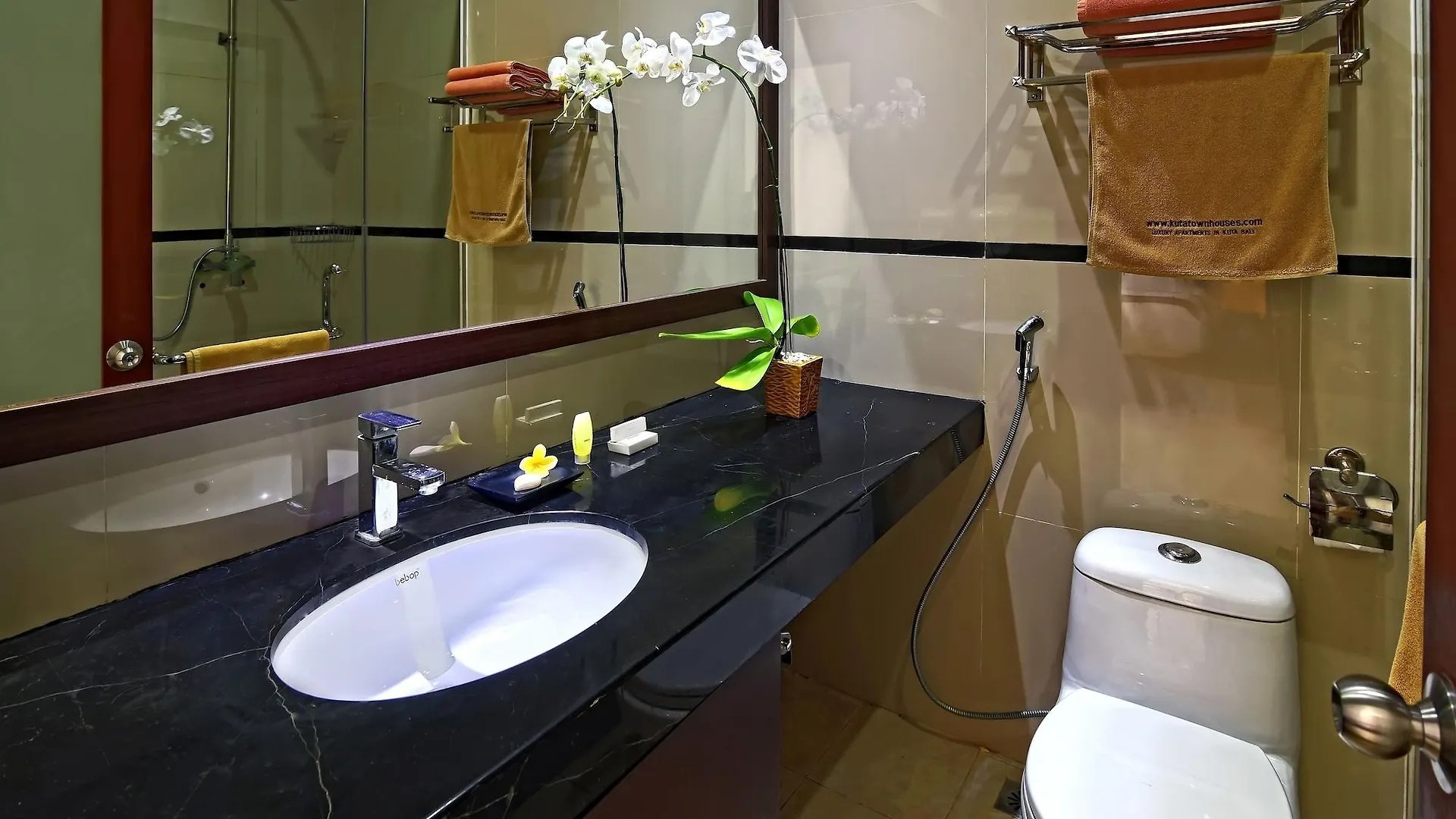 Aparthotel Kuta Town House Apartments