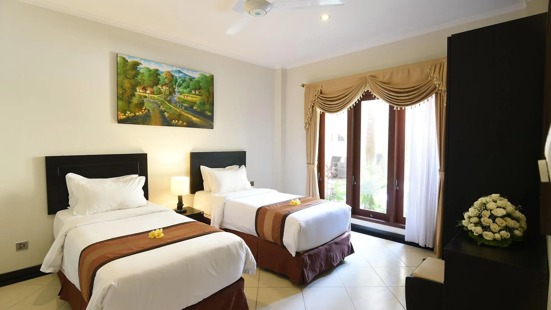 Апарт-отель Kuta Town House Apartments
