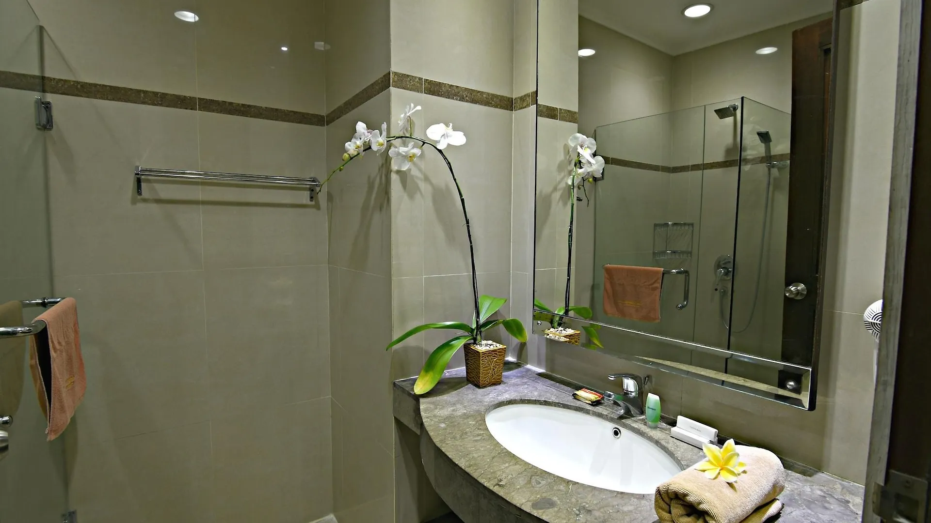 Kuta Town House Apartments 4*, Кута Индонезия