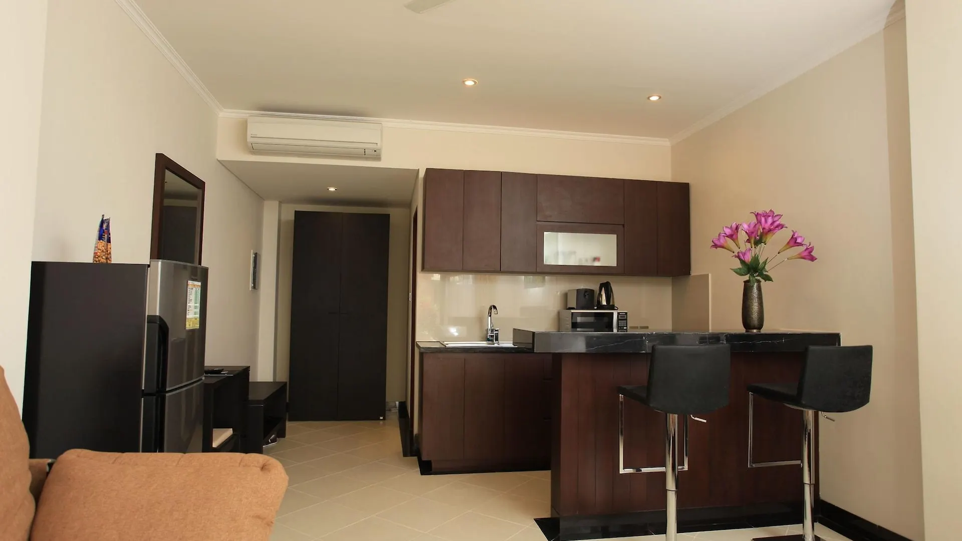 **** Апарт-отель Kuta Town House Apartments Индонезия