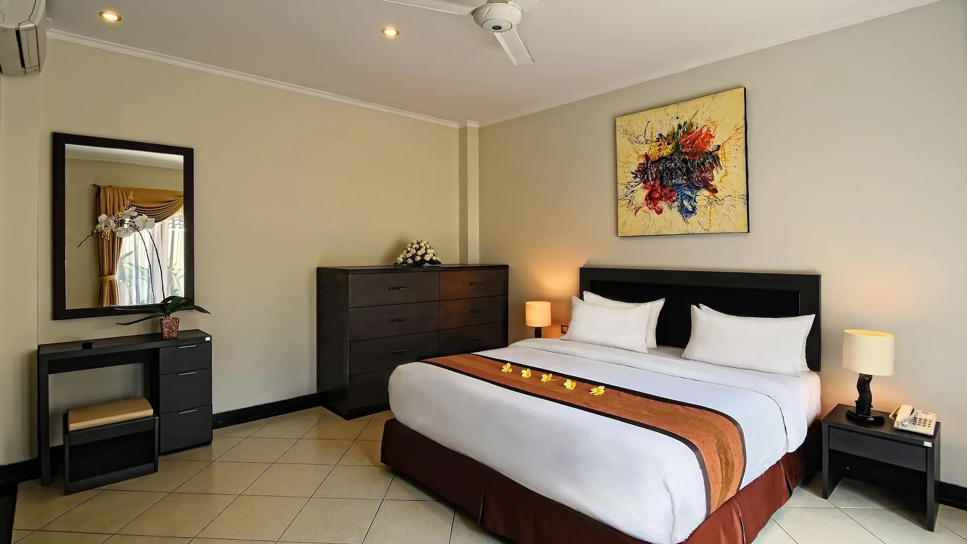 Kuta Town House Apartments Кута