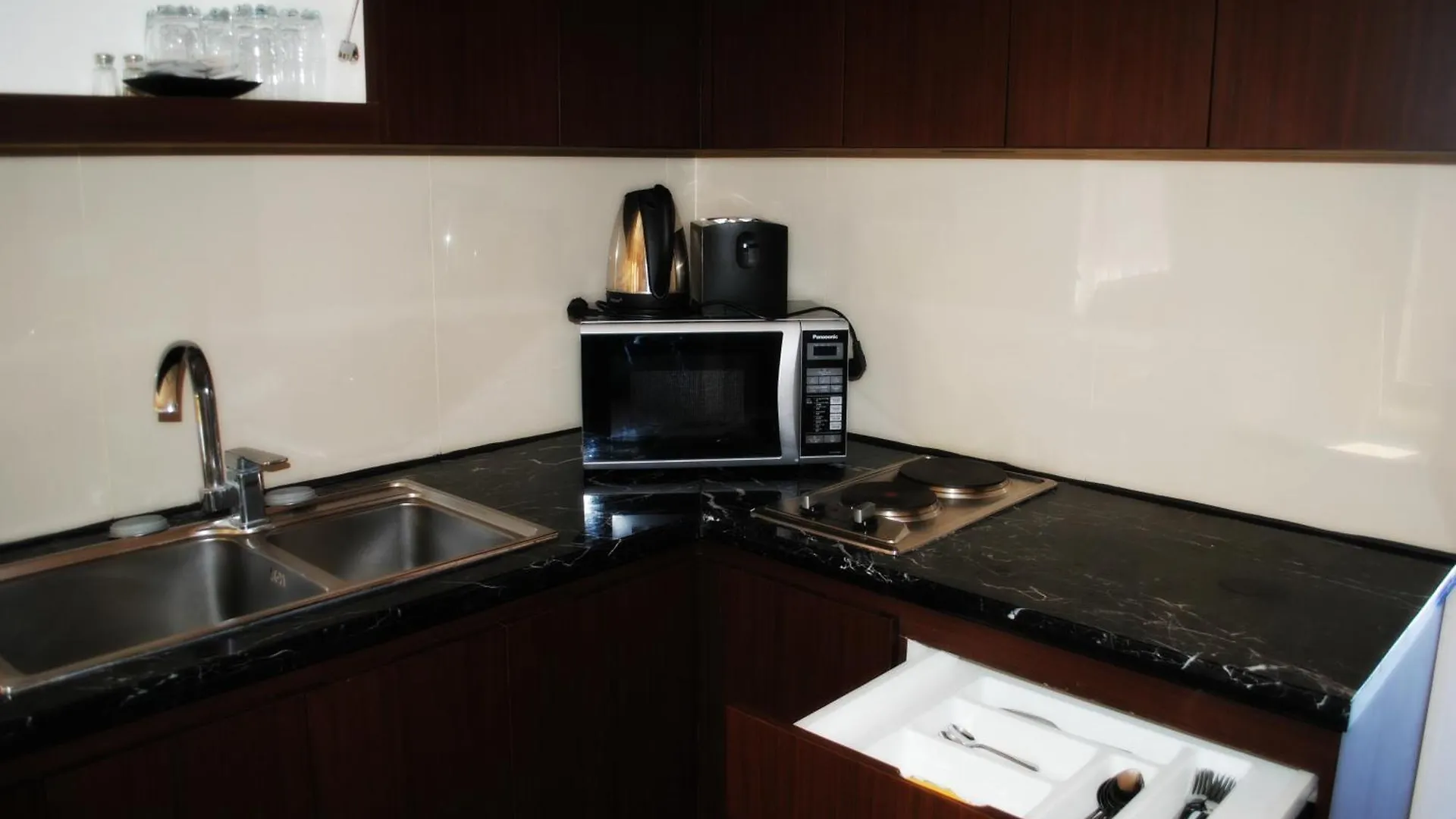 Kuta Town House Apartments Кута
