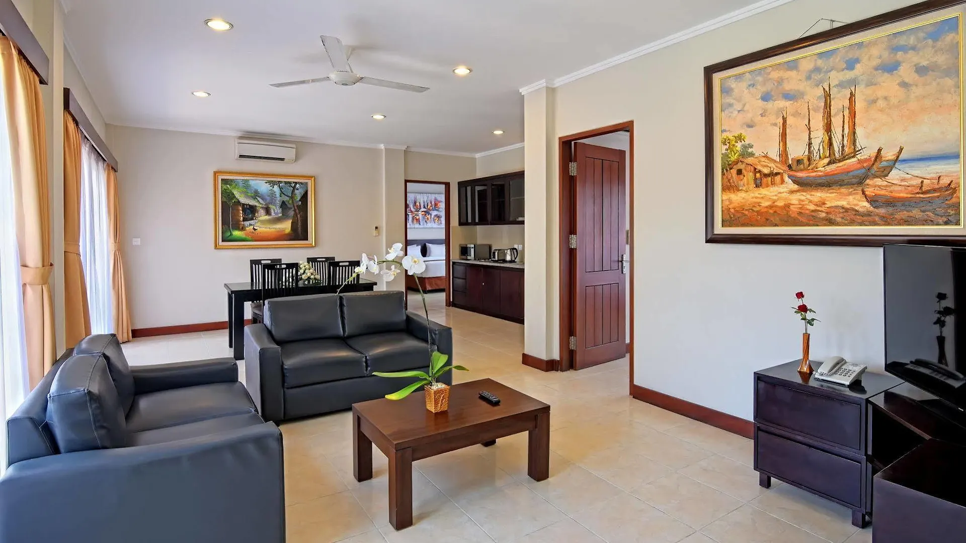 Kuta Town House Apartments Апарт-отель Кута
